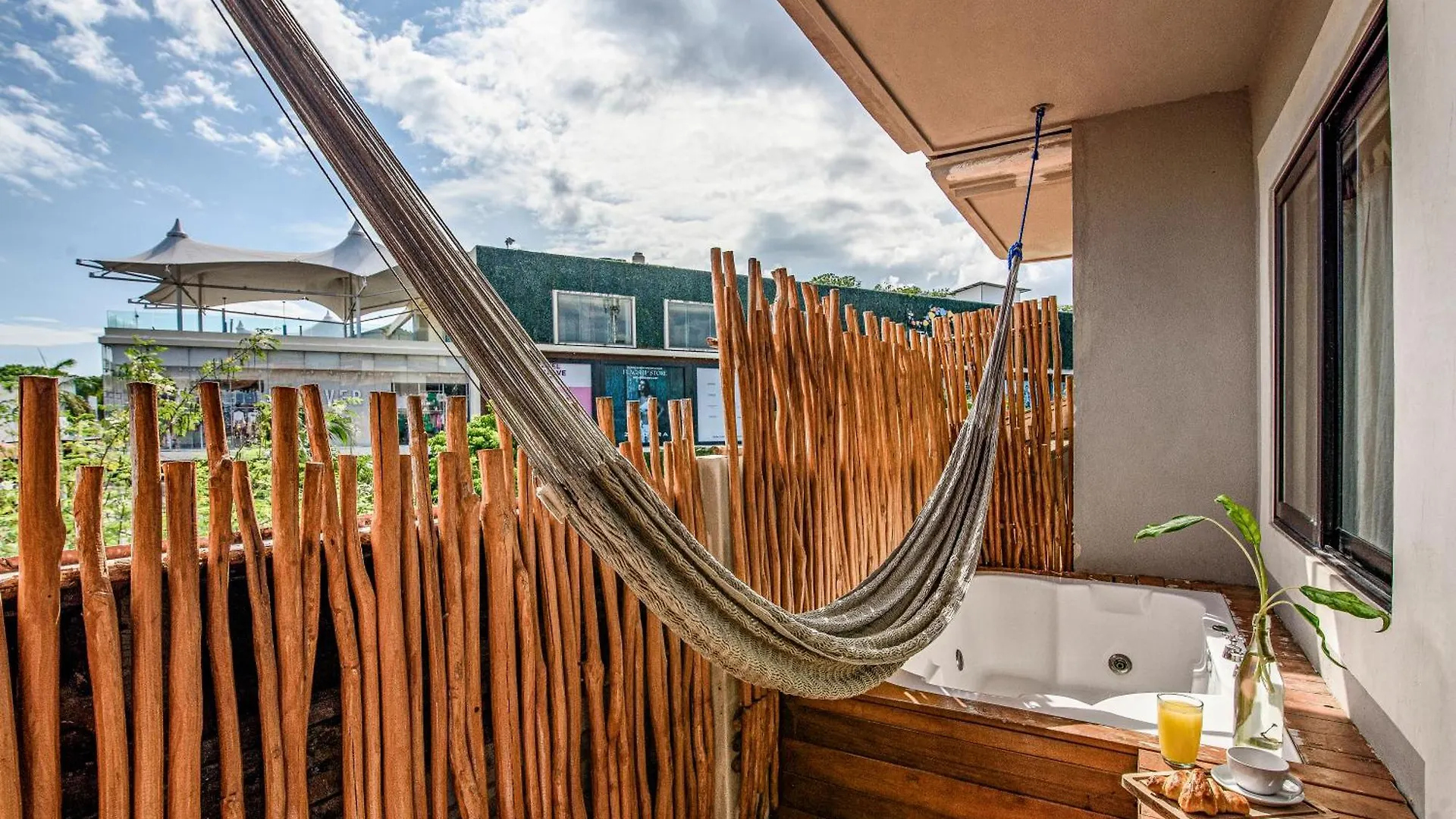 ****  Caribbean Paradise Hotel & Spa - 5Th Avenue Playa del Carmen Mexico