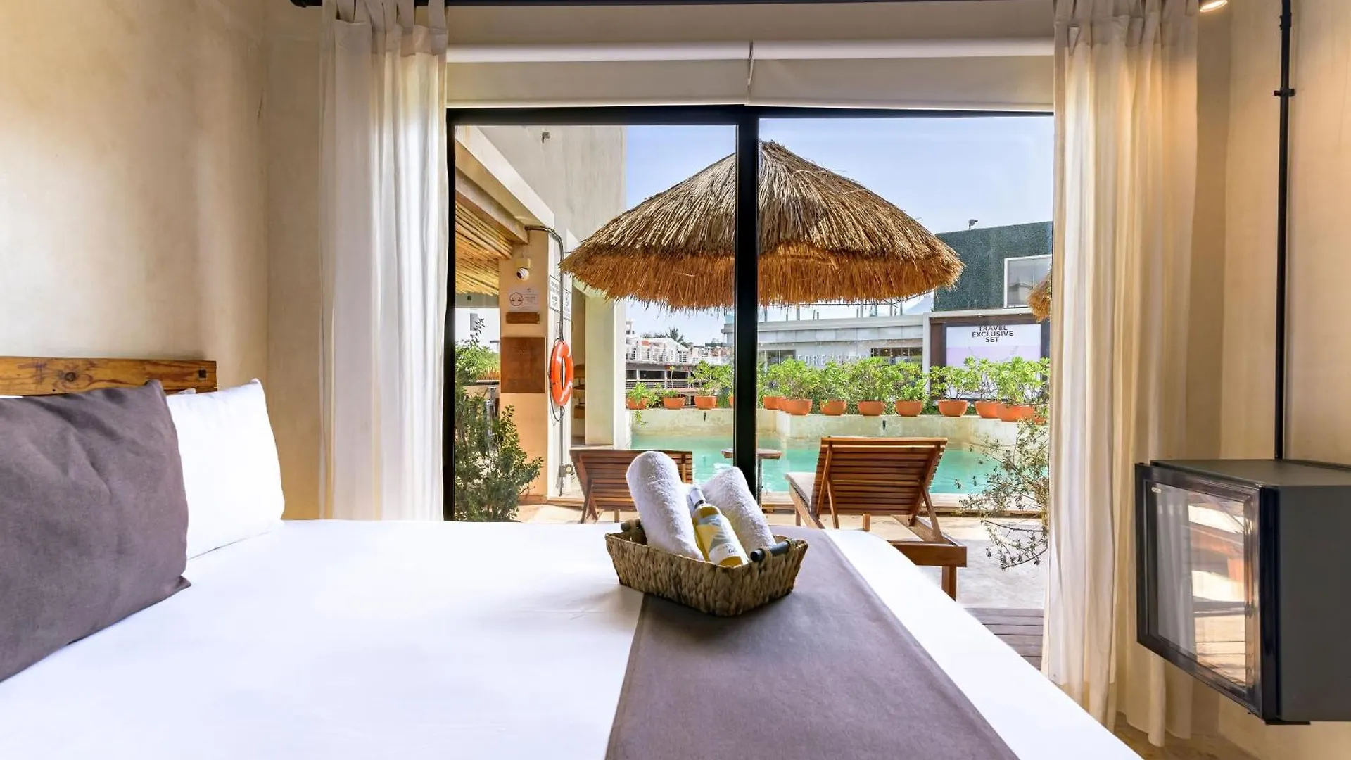 ****  Caribbean Paradise Hotel & Spa - 5Th Avenue Playa del Carmen Mexico